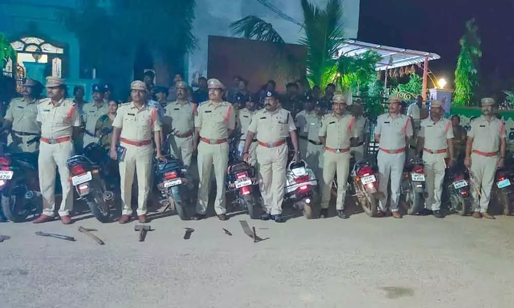Police conduct cordon & search in Kandukur, seizes vehicles and weapons