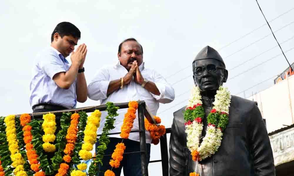 Karimnagar: Konda Laxman Bapuji remembered on his birth anniversary