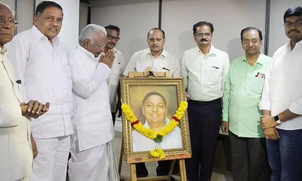 Rich tributes paid to Mandali in Vijayawada
