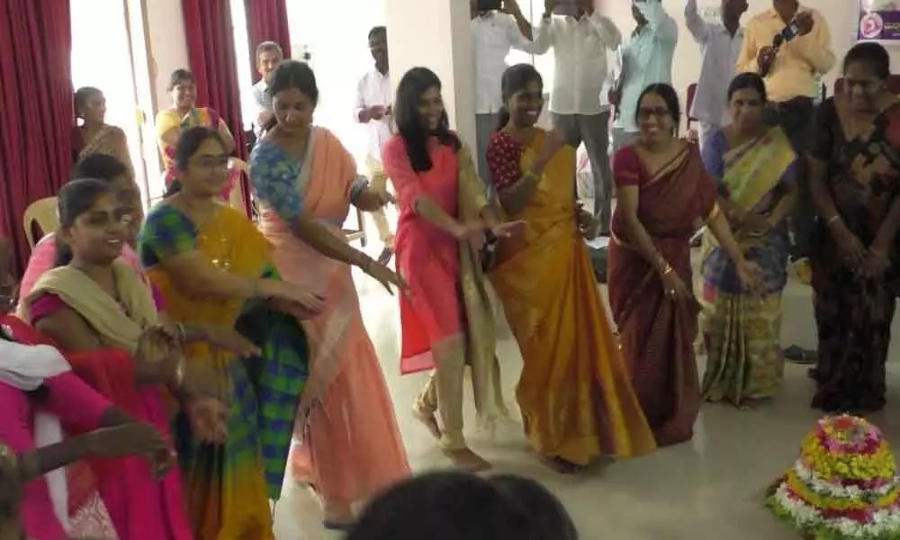 Karimnagar Assistant Collector celebrates Bathukamma with students