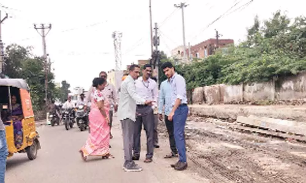 GHMC Zonal Commissioner inspects civic works