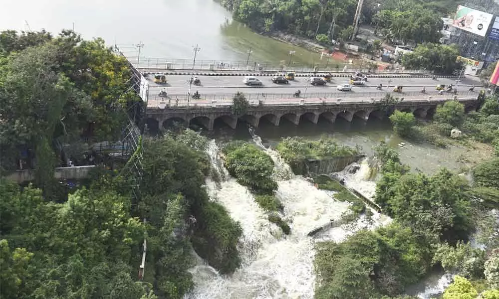 Hussainsagar safety wall collapses; 200 houses inundated