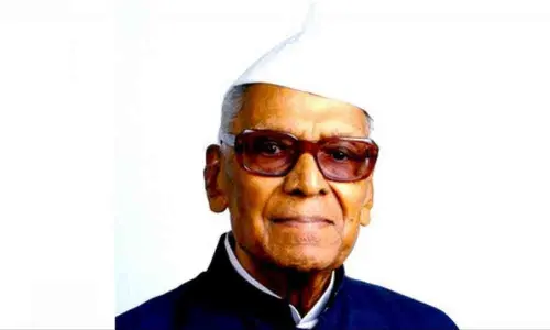 Narayanpet: 104th birth anniversary of Konda Laxman Bapuji celebrated