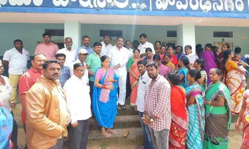 Bathukamma gifts distributed