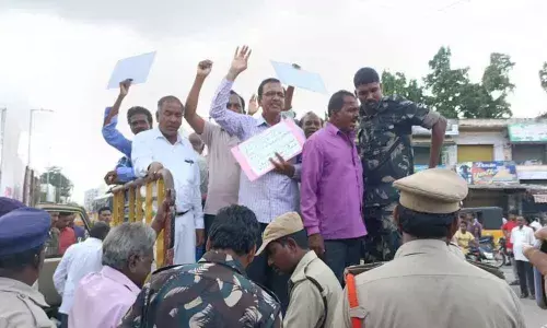 Attack on journo rocks Chirala