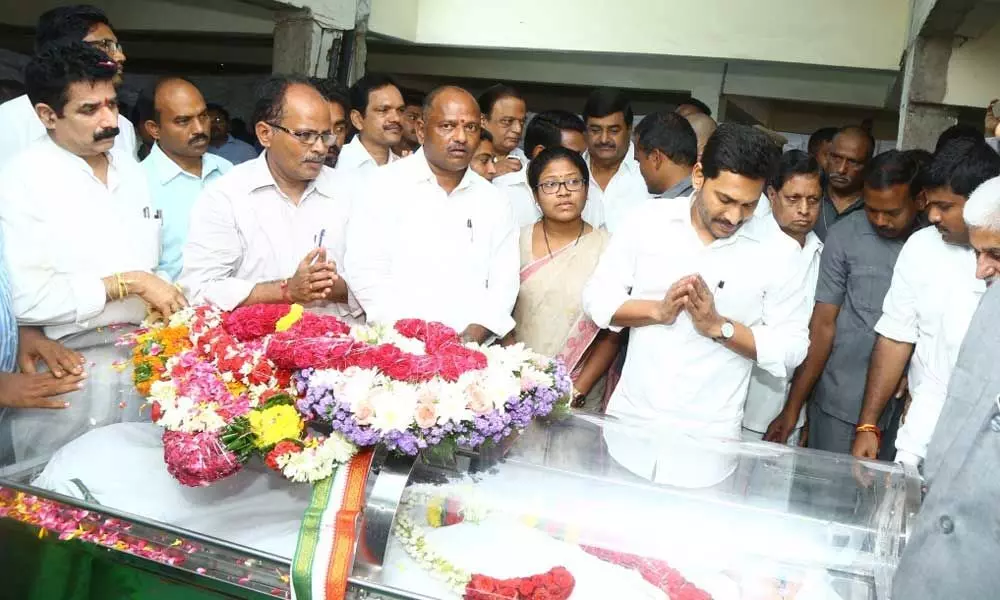 CM Jagan Flew To Visakhapatnam To Pay Tributes To Former Minister Bali Reddy