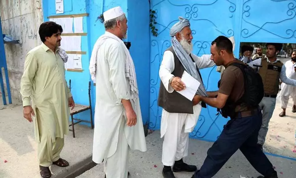 Afghans vote in prez polls amid high security