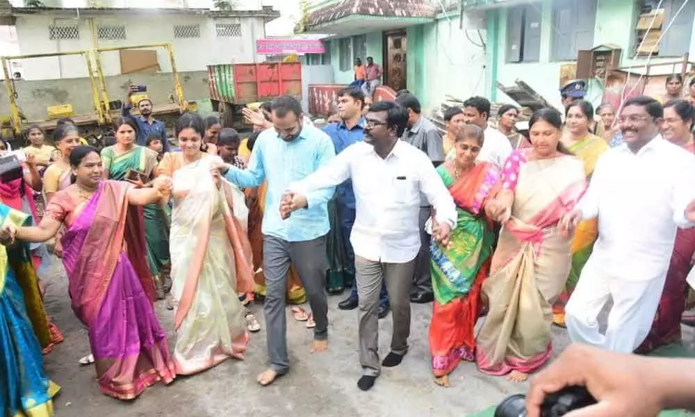 Minister Ajay dances to Bathukamma song in Khammam