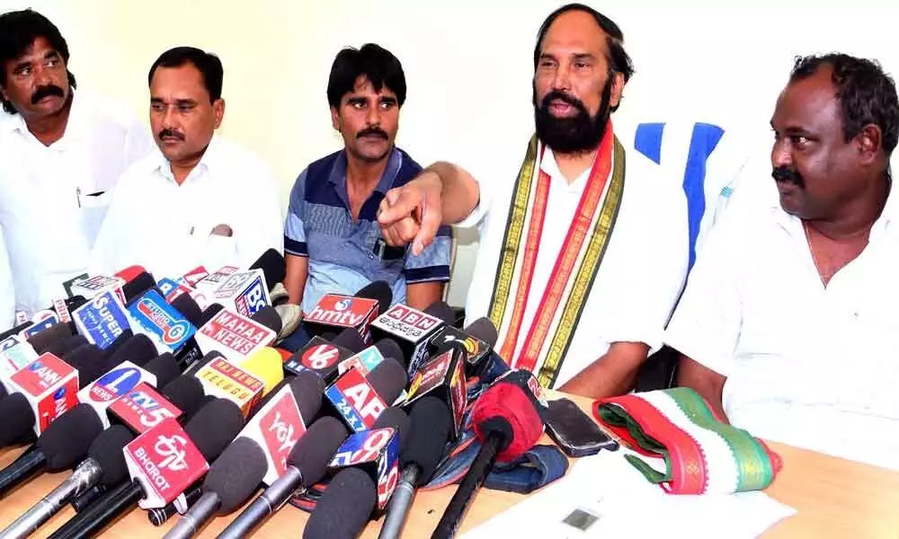 TRS threatening Cong leaders to join their party in Huzurnagar