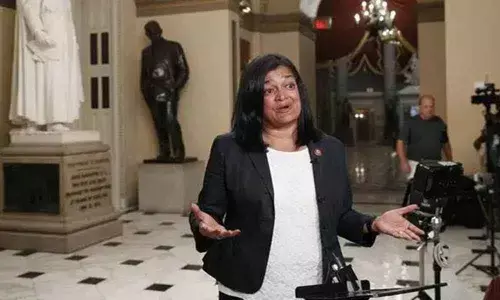 14 US Congressmen urge Modi to restore communication in Kashmir