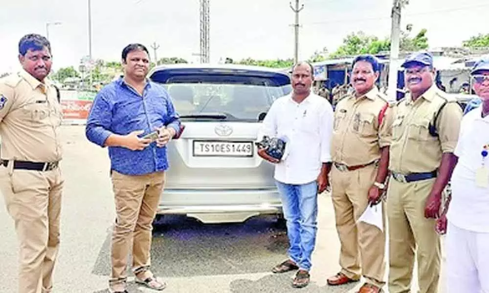 Telangana: Rs 13 lakh seized at Kodad during vehicle check