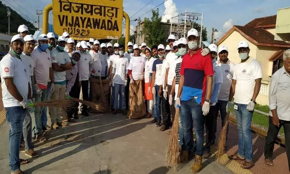 Jio holds Swachh Rail Abhiyan in Vijayawada