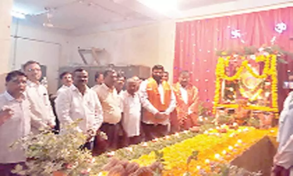 Kuna Srisailam Goud performs Navaratri special puja