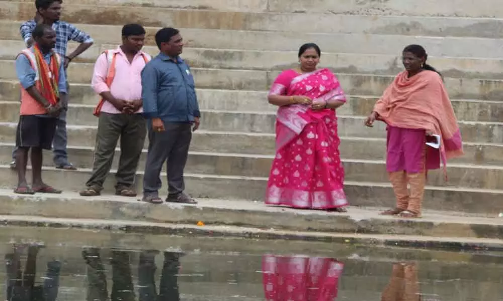 Corporator Cheruku Sangeetha inspects Nagole tank