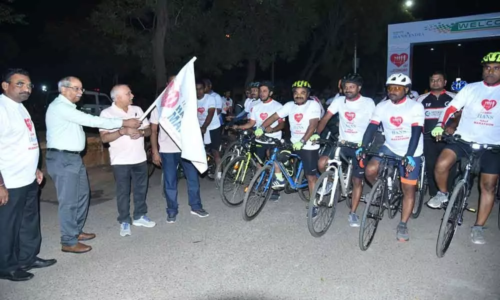 Cyclists, physios pitch in