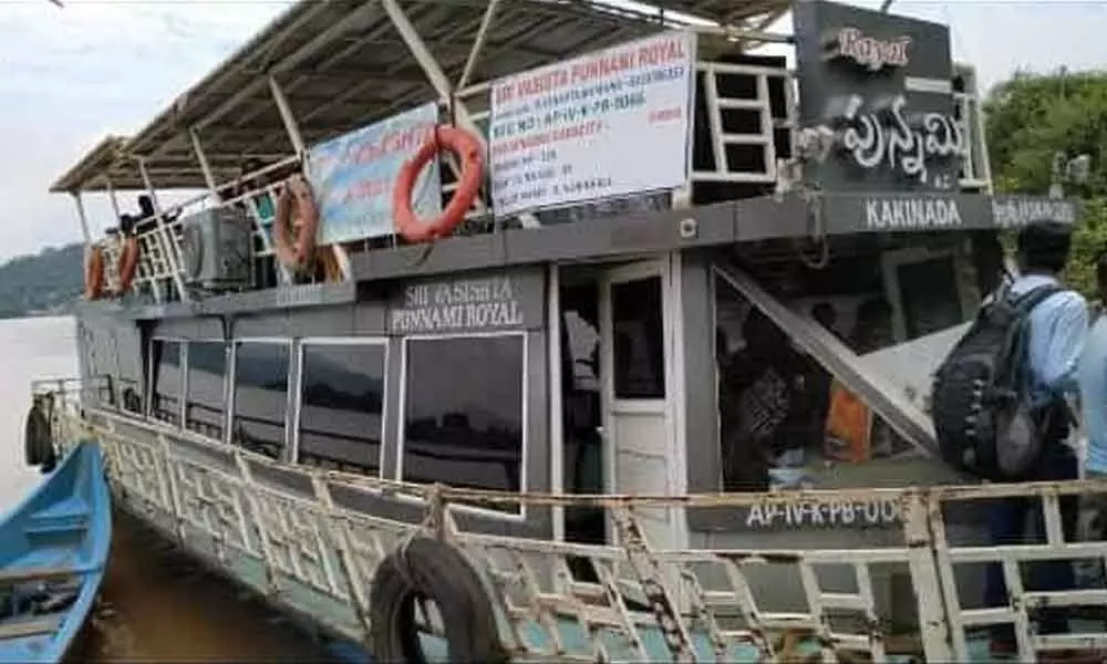Boat retrieval operation commences in Rajamahendravaram