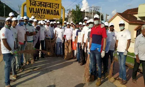 Jio holds Swachh Rail Abhiyan in Vijayawada