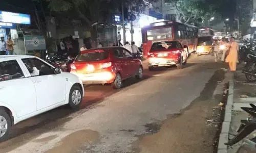 Traffic chaos at Old Alwal