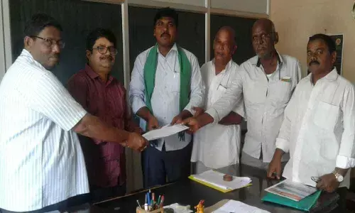 Bank loans demanded to purchase cattle in Eluru