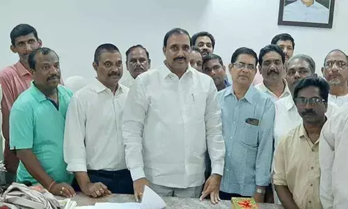 Residents call on Arekapudi Gandhi