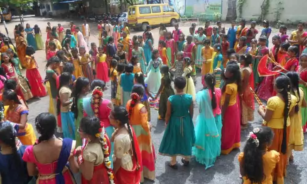 Swami Vivekananda High School celebrates Bathukamma in Warangal