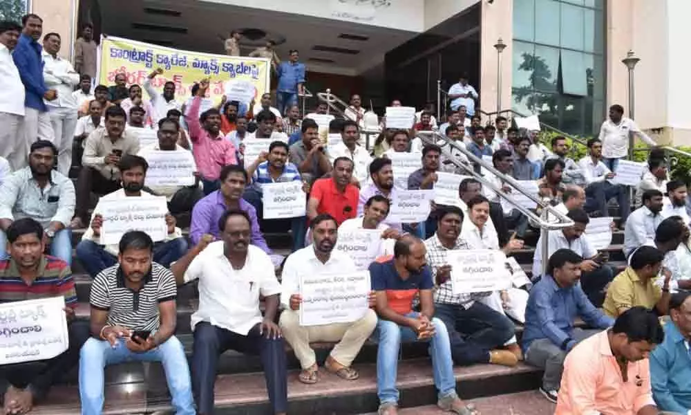 Hyderabad: Telangana State tour operators want Andhra Pradesh government to give up border tax