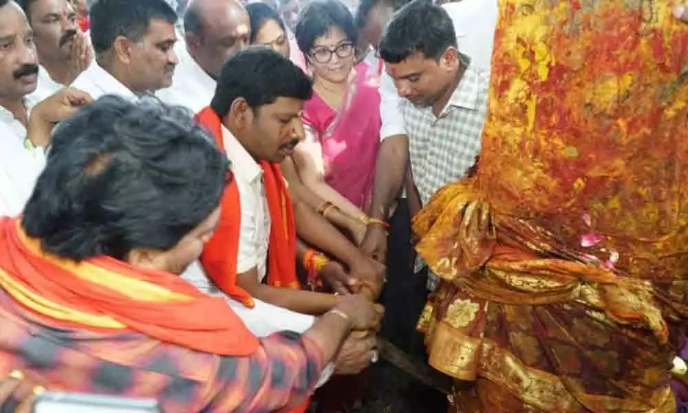 Tree axed for Pydithalli festival in Vizianagaram
