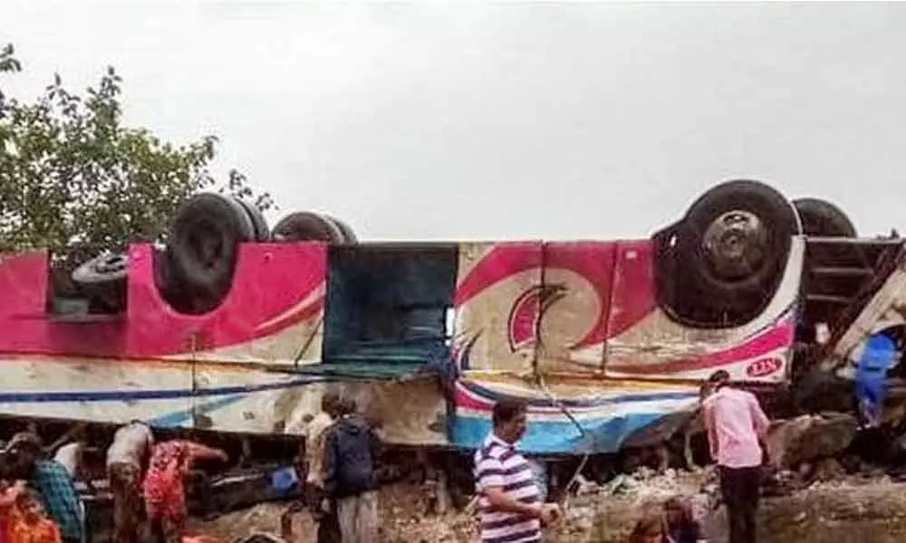 21 dead as bus overturns in Gujarat