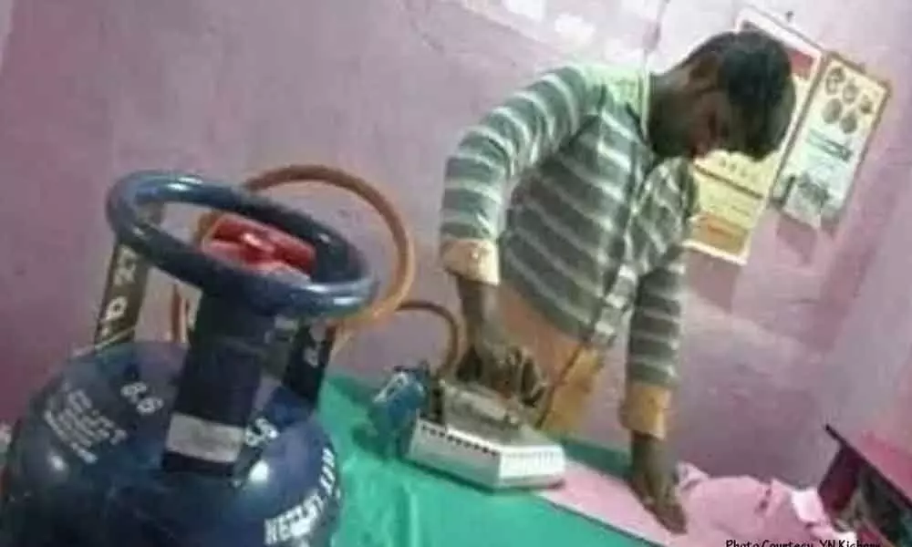 Here is An Iron Box That Works With Using Gas Cylinder