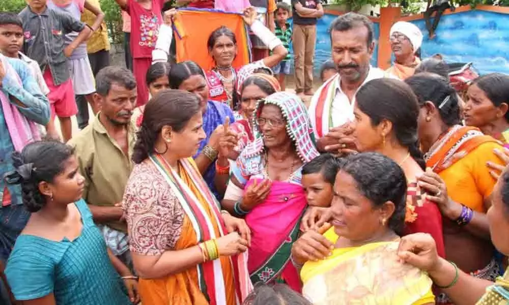 Huzurnagar: Padmavathi begins campaigning, enumerates works done by Uttam