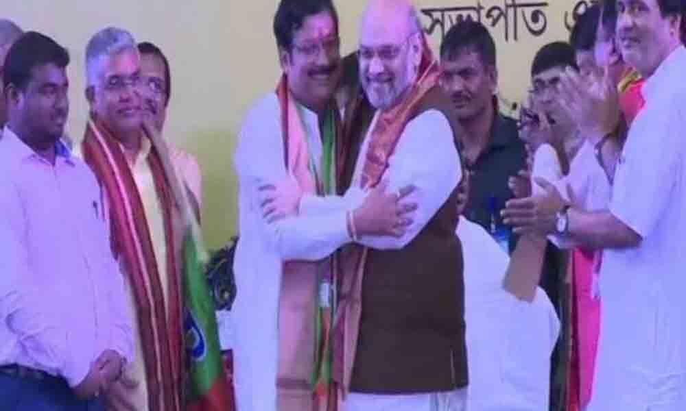 Kolkata: Trinamool MLA Sabyasachi joins BJP in Shah's presence