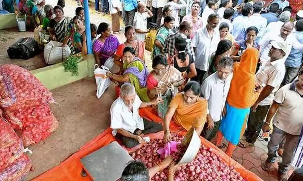 Onion sales in Rythu Bazaars till prices abate