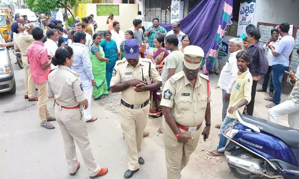 Protests greet liquor shops in residential areas in Guntur