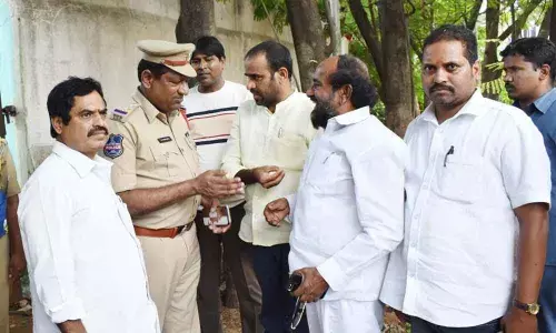 Attempt to lay siege to Pragati Bhavan foiled