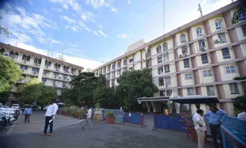 HC stays Secretariat demolition