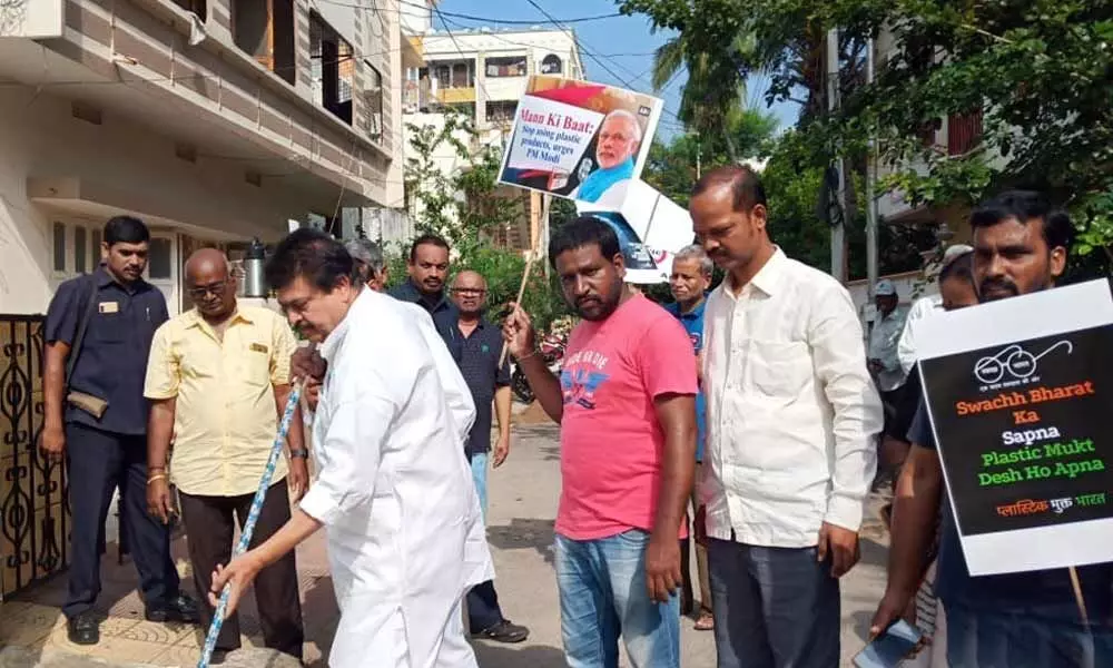 BJP MLC cleaned streets in Tarnaka, urged citizens  to work for plastic free India