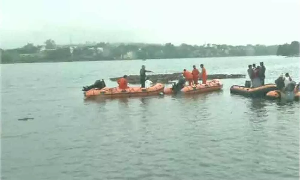 Heavy Rains At Kachhuluru Halted Satyam Team From Extracting The Boat
