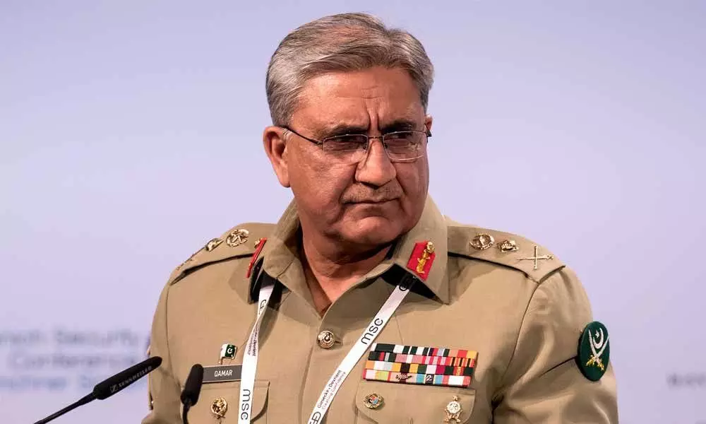 Pakistans army chief holds private meetings to shore up economy