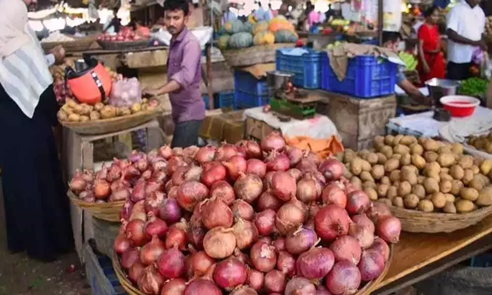 Maharashtra: After Governments ban on exports, onion prices fall to less than Rs 30/kg