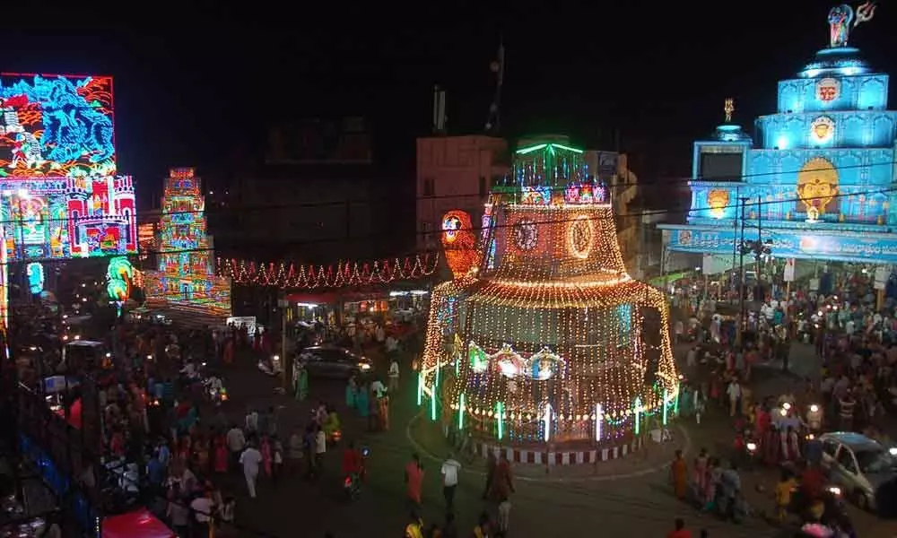 Thousands worship goddess at Devi Chowk in Rajamahendravaram