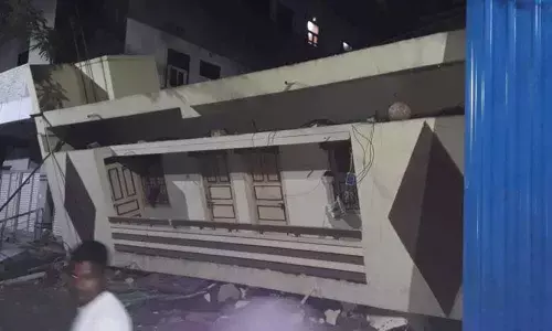 60-year-old building collapsed in Hyderabad, none hurt