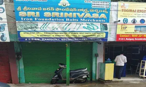 Bad road irks commuters