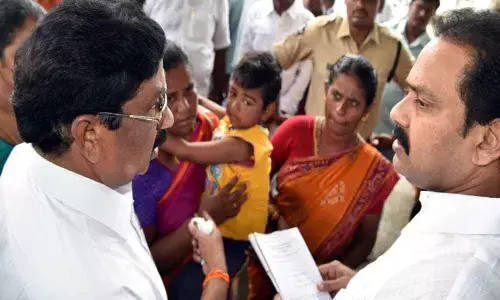 Dy CM promises help to 2-yr-old kidney patient in Eluru