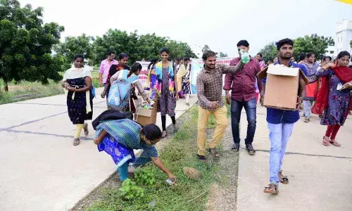 AKNU students make campus free from plastic waste