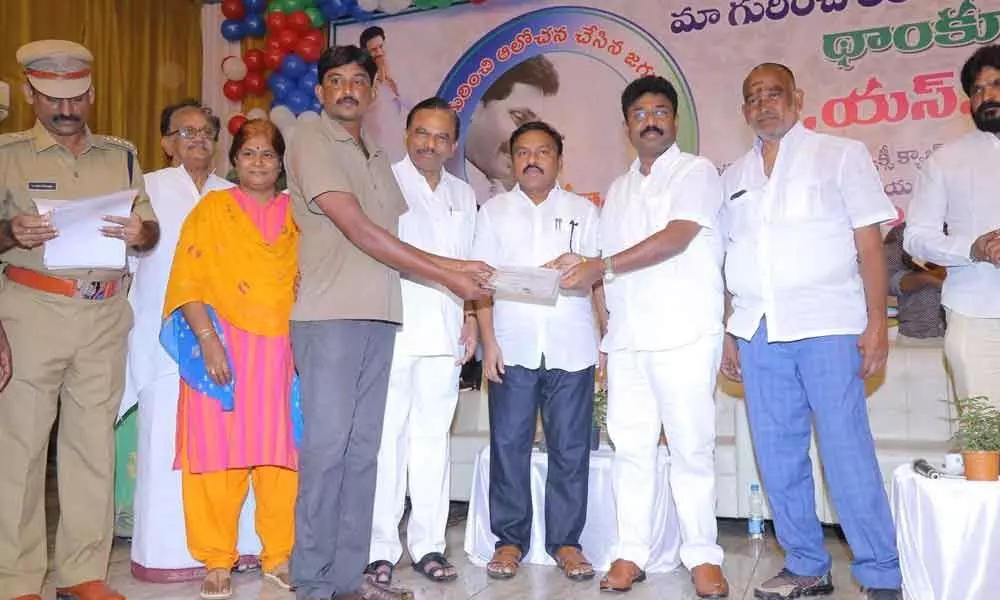 8,565 drivers to benefit in Prakasam: A Suresh