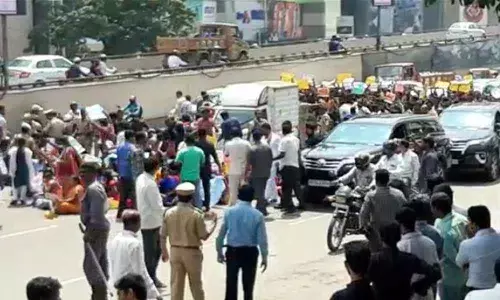 TRT aspirants staged protest at Pragathi Bhavan premises in Begumpet