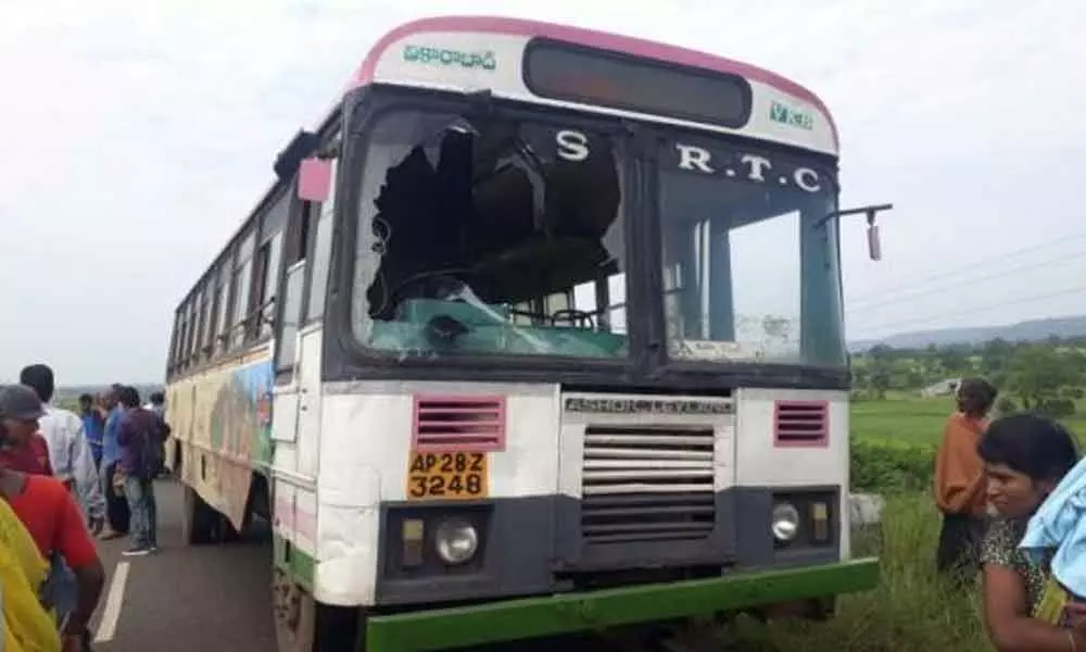 Stones pelted at TSRTC bus in Nizamabad, none hurt