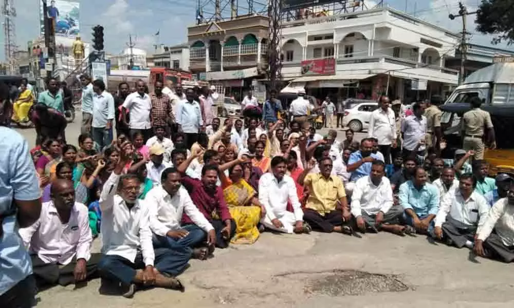 Mahbubnagar: CPI supports RTC strike, demands the government to resolve employees problems