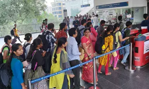Hyderabad Metro Stations are Crowded Due to RTC strike: MD NVS Reddy