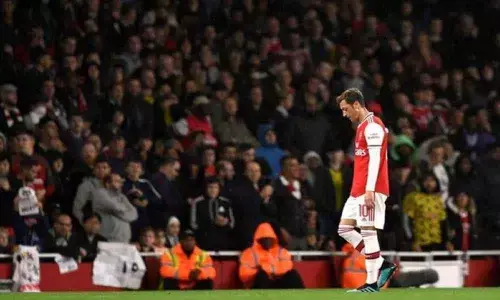 Unai Emery reveals why Mesut Ozil does not feature in Arsenals playing XI